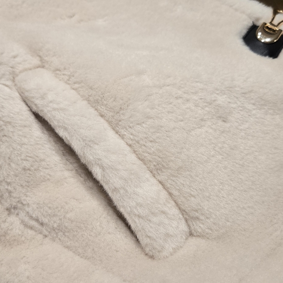 Zara Faux Fur Shearling Cropped Women's Jacket With Toggle Closure - Picture 13 of 15